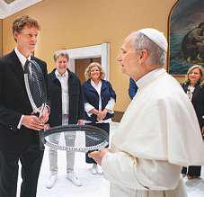 World No 1 Sinner meets Pope