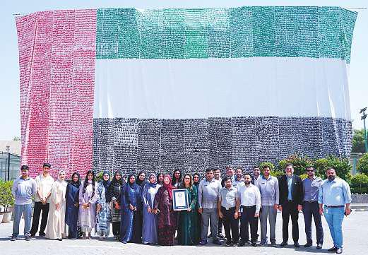 Pakistan Association makes largest handprinted UAE flag