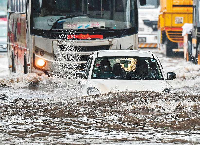 Heavy rains lash Mumbai; red alert as monsoon advances