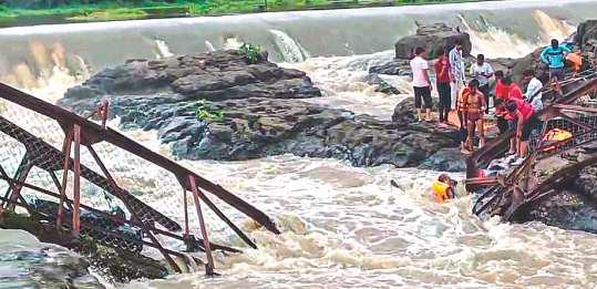 Two drown as bridge collapses