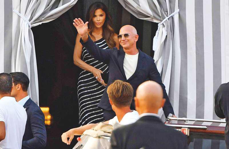 Bezos and Sanchez arrive in Venice for their star-studded weekend wedding