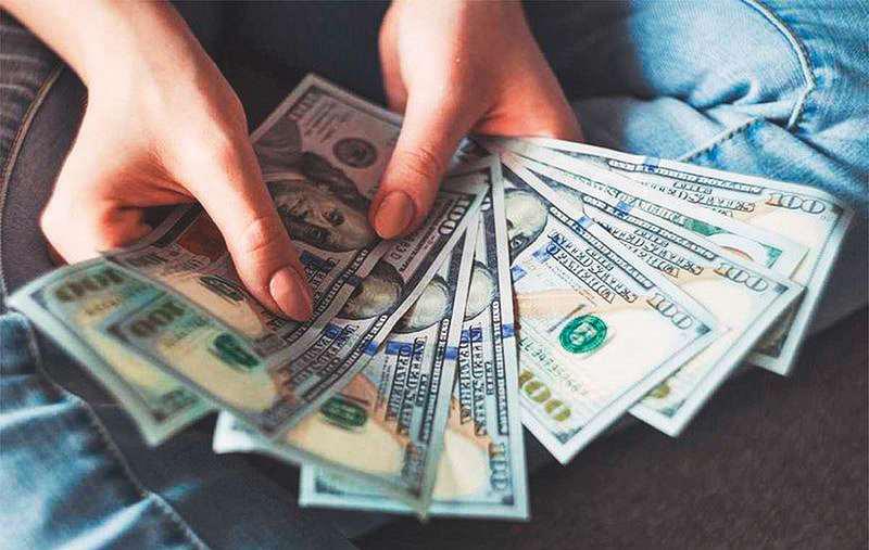 Dollar slide forces UAE expats to rethink remittance strategy
