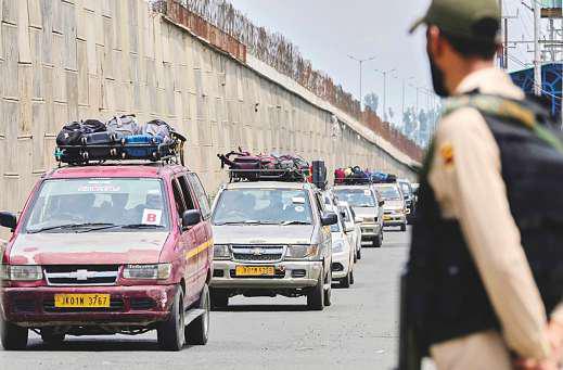 Kashmir welcomes first lot of Amarnath Yatra pilgrims