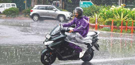Rains disrupt normal lives in Delhi-NCR, key roads waterlogged