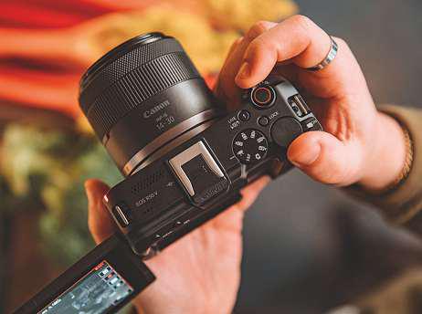 CANON EOS R50 V: THE COMPACT POWERHOUSE FOR CONTENT CREATORS