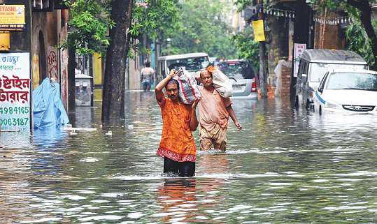 8 dead as floods submerge Kolkata ahead of Durga Puja