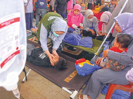 Indonesia’s free meals scheme gets rap as 5,000 students fall ill
