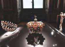 Louvre robbery: Treasures gone in 7 minutes