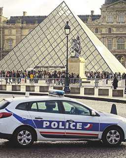 2 suspects arrested in Louvre jewel heist