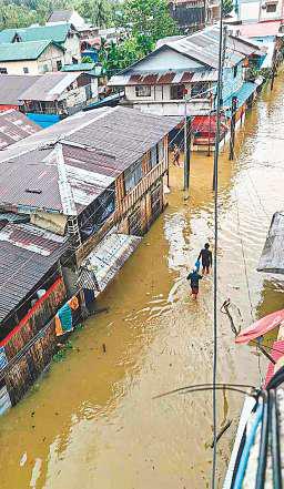 2 dead as super typhoon slams into Philippines