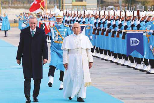 Pope urges Turkey to embrace mediator role
