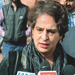 Priyanka hits back after notice to Sonia