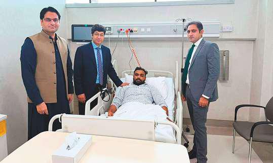 Pakistan envoy visits expats hurt by missile debris