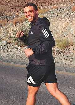 Athlete turns 100km run into fight against autoimmune diseases