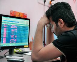 Benchmarks fall 1.6% as uncertainties over US tariff dampen mkt sentiments