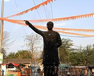 Statue of Biju Patnaik set afire in Odisha's Balangir