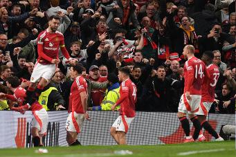 Manchester United stun Lyon in nine-goal Europa League classic to reach semis