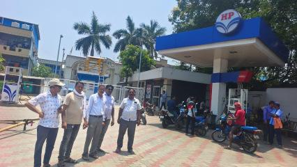 Scorching Injustice: Bargarh Residents Protest Lack of Shade at Petrol Pump