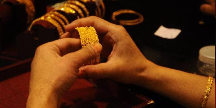 Gold May Touch $3,300 Per Ounce In 2025 Amid Global Worries; INR Returns Outshine USD: Report