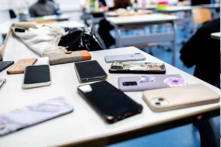 Smartphones surpass petroleum products and diamonds to become India's top export