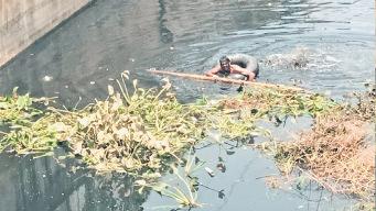 'Inhumane' Cuttack municipal body forces workers to clean drain without safety gear