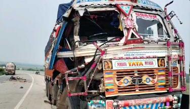 Truck Driver dies after crashing into unknown vehicle in Mayurbhanj
