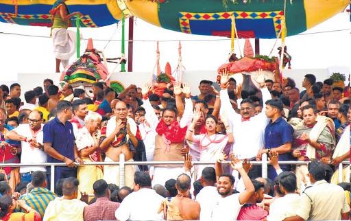 Lakhs of devotees throng Puri to witness Trinity's Snana Purnima ritual