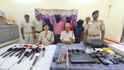 Banpur police has arrested 4 persons in six differents cases,and seized 3 moter cycle along with gold and silver ornaments