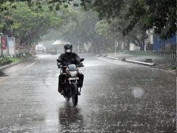 Heavy rains lash Kerala; IMD issues orange alert in five districts