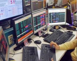 Markets fall in early trade after 4-day rally dragged by bank stocks
