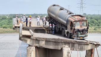 24 days, 20 dead, tanker still hangs: CM orders action, removal operation begins at Gambhira Bridge