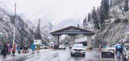 Himachal welcomes season’s first snowfall