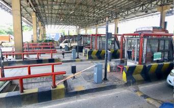 No bonus, no toll: Thousands get free pass at Fatehbad Toll Plaza as workers protest denial of Diwali bonus
