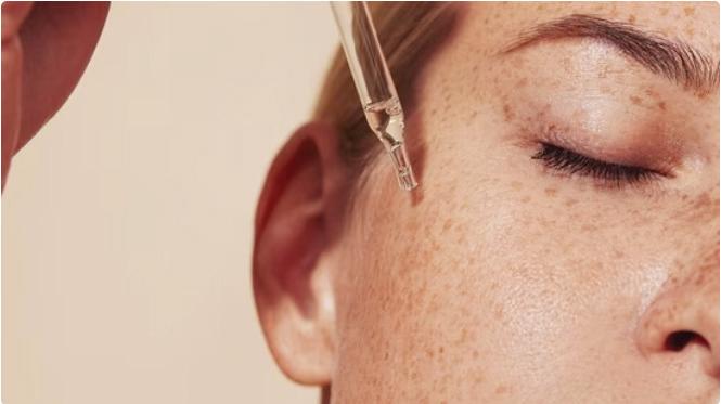 Complete guide to retinoids: When to start and introduce it in your skincare routine, based on skin type