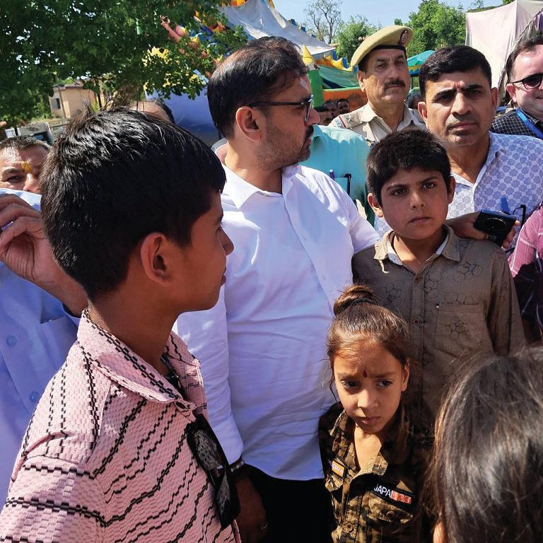 Satish Sharma visits relief camps; meets displaced border residents