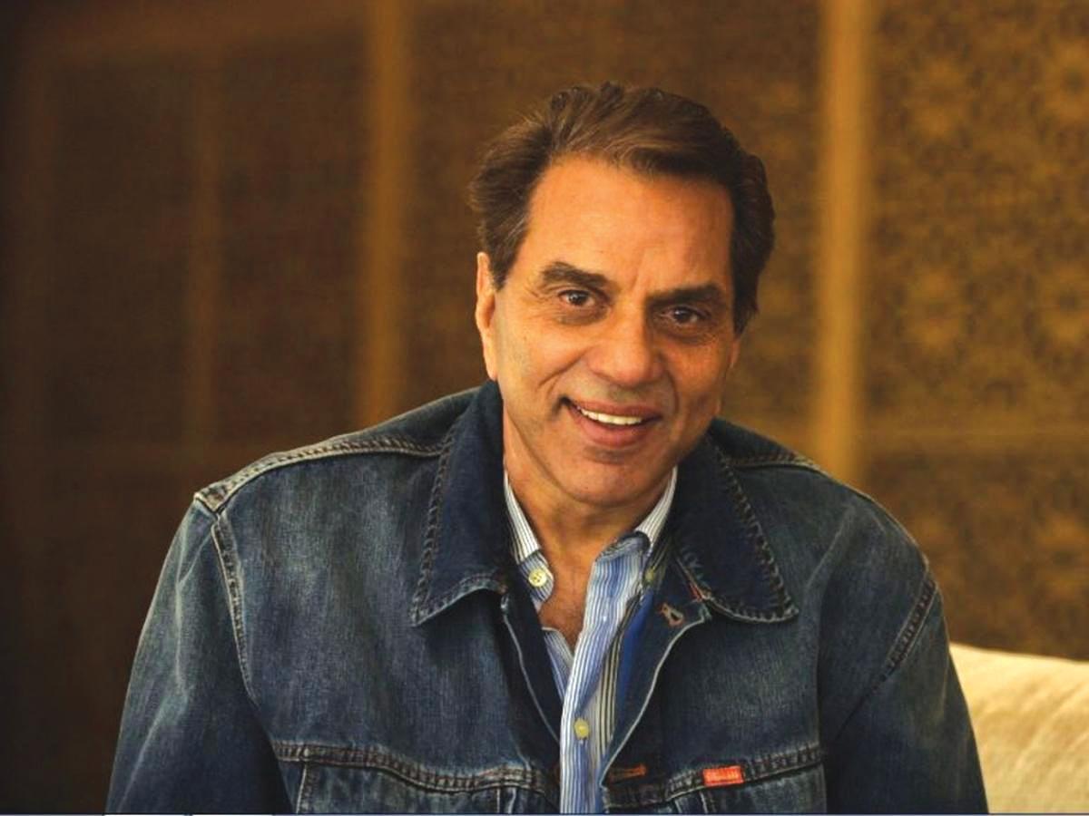 Dharmendra pilots a yacht, gears up for Sriram Raghavan's war film Ikkis