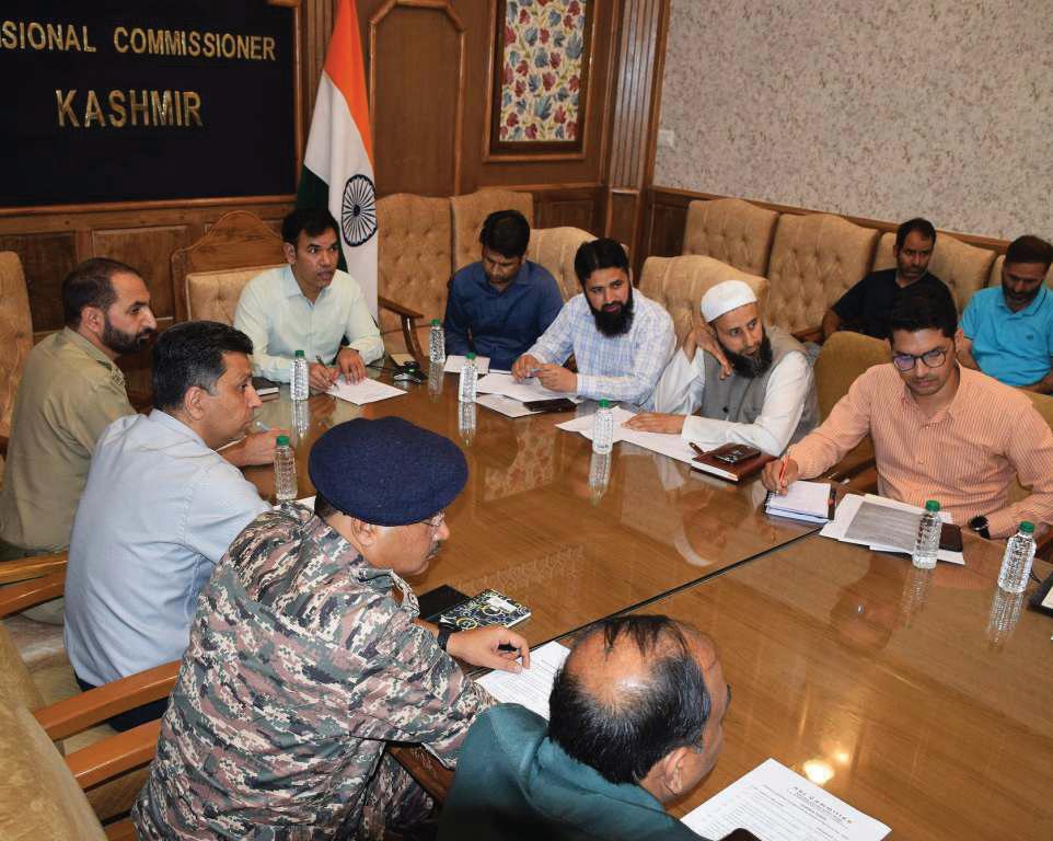 Divisional Commissioner reviews arrangements for arrival of Hajj pilgrims
