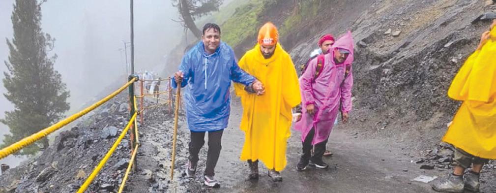Amarnath Yatra Suspended Due to Heavy Rain, But 9,000 Pilgrims Reach Shrine