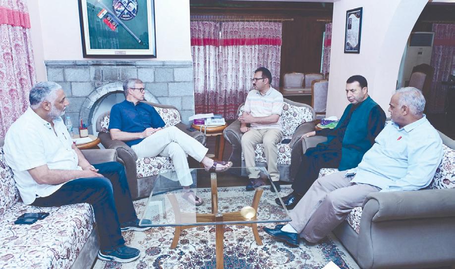 CM meets public at Raabita Outreach Office