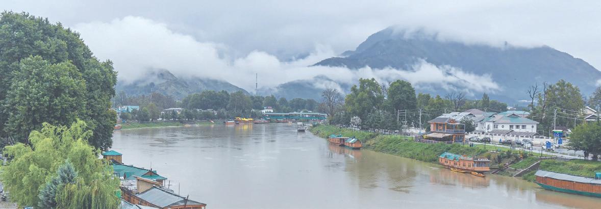 Jhelum calms as level falls below danger mark