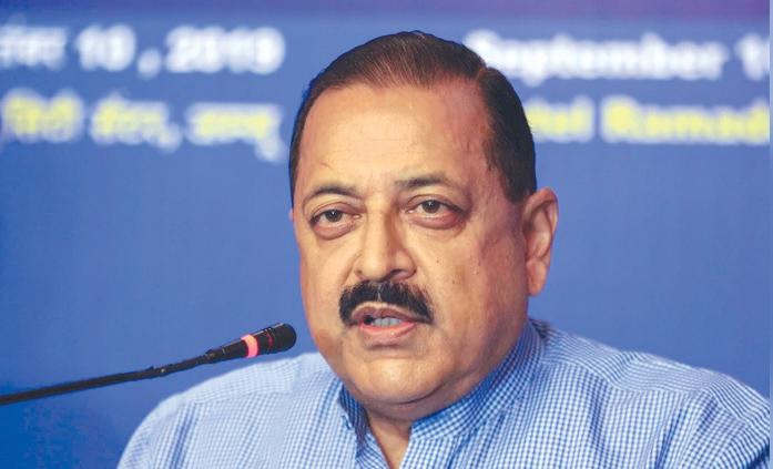 Dr Jitendra visits Lal Chowk, urges shopkeepers to promote local products to boost economy