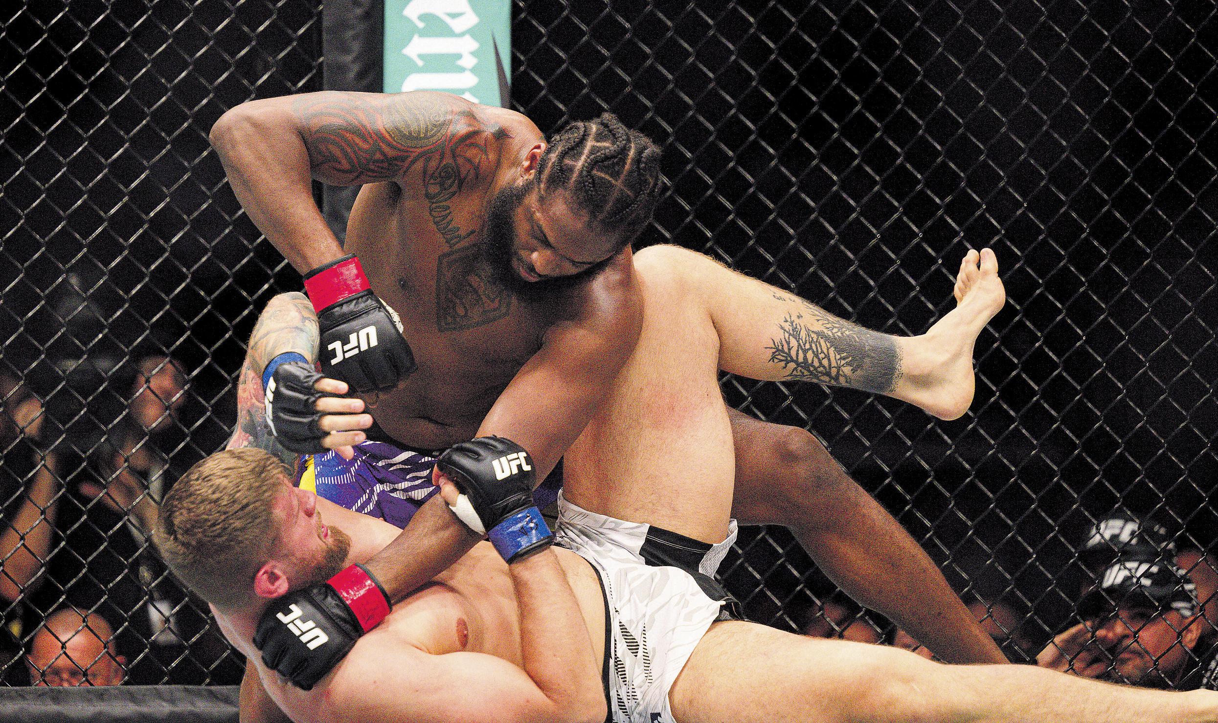 Paramount lands $7.7-billion UFC deal