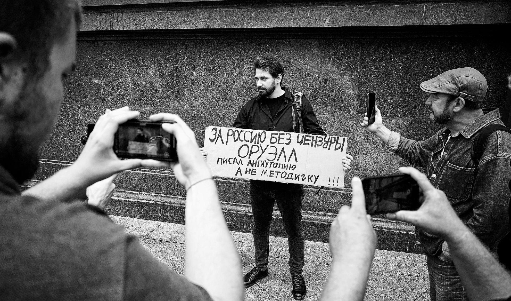 Russia throttles its citizens’ online access