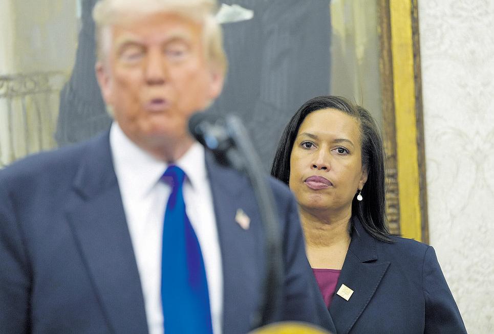 D.C. mayor walking a delicate line with Trump
