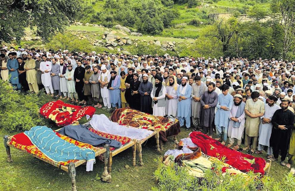 Flash floods in India, Pakistan kill hundreds