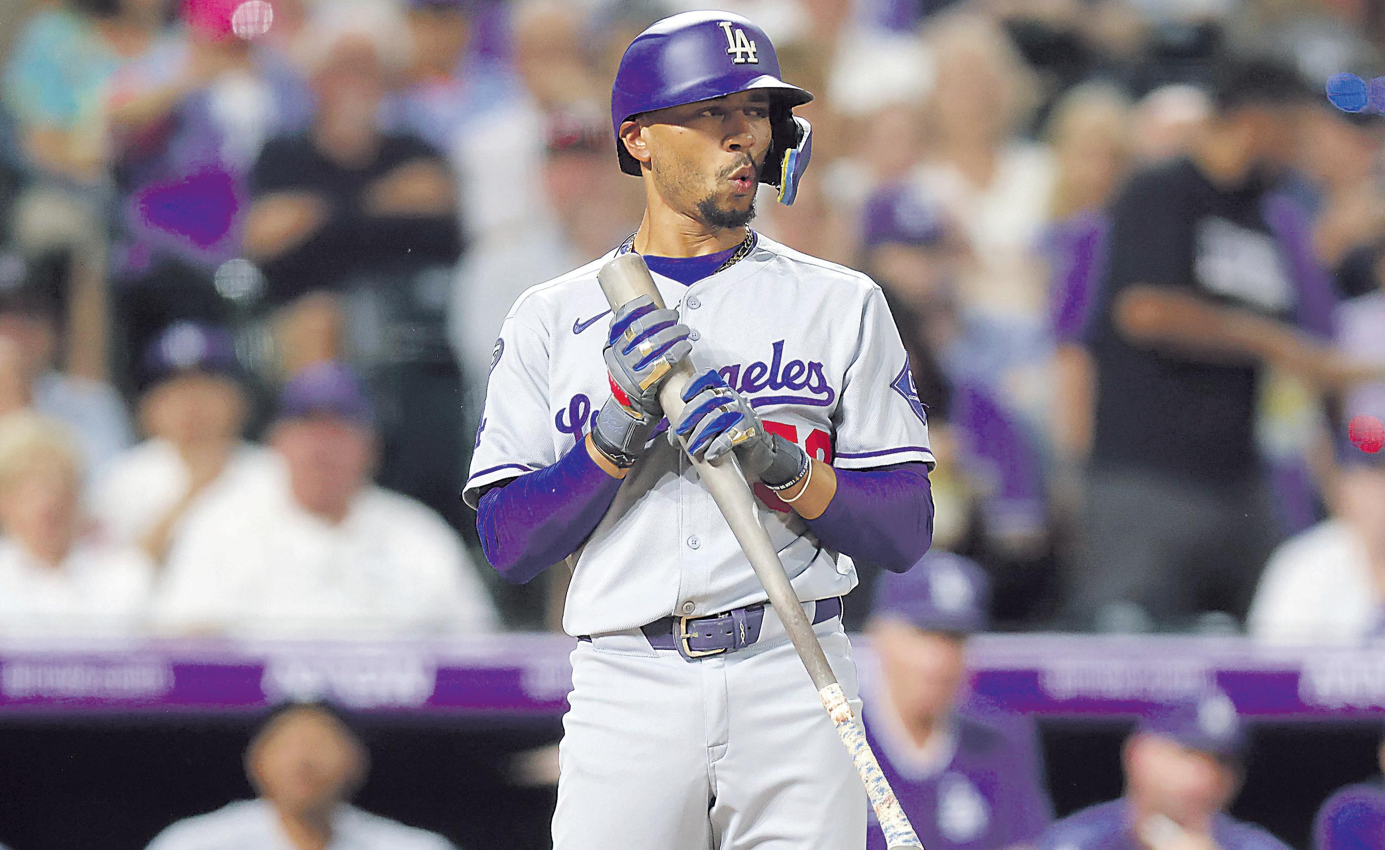Not all is right in Dodgers' outfield
