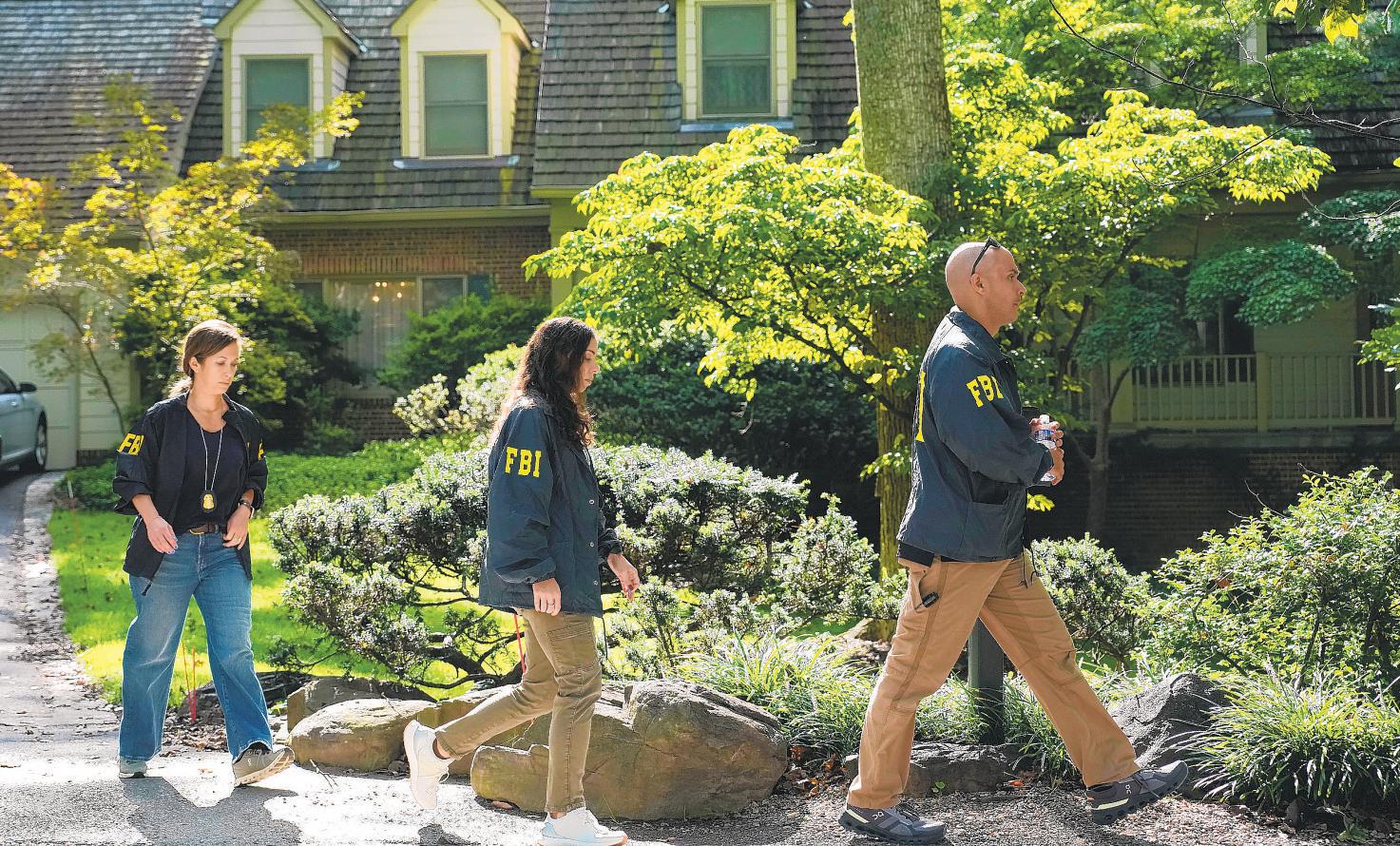 FBI searches home, office of ex-Irump advisor