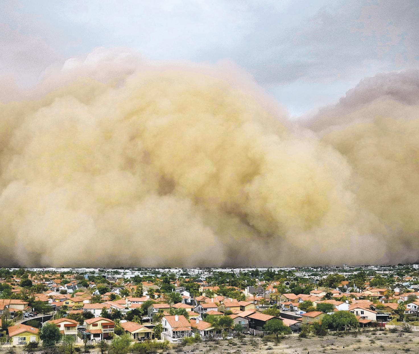 Giant wall of dust wreaks havoc on metro Phoenix