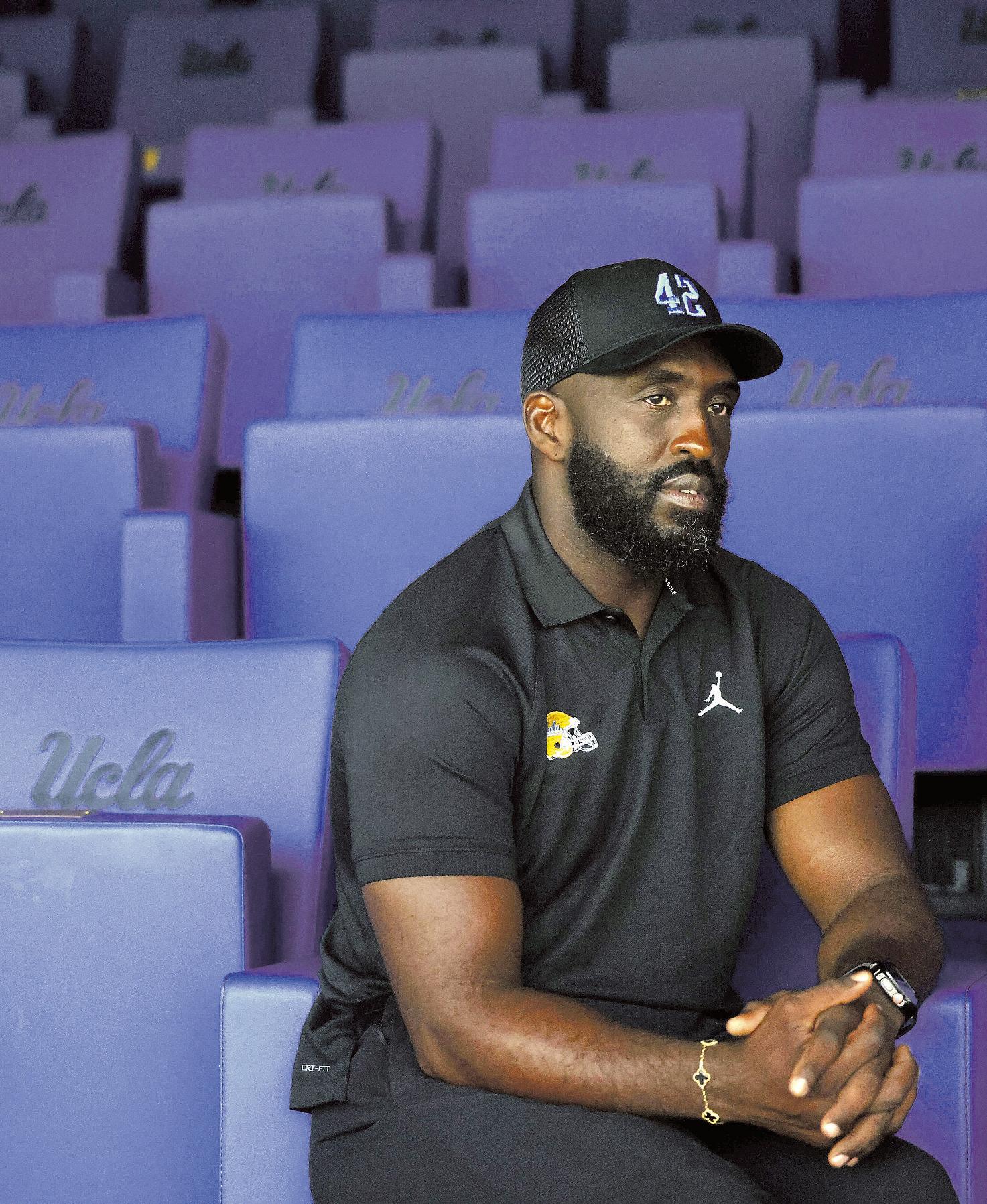 UCLA's Foster puts his jitters aside