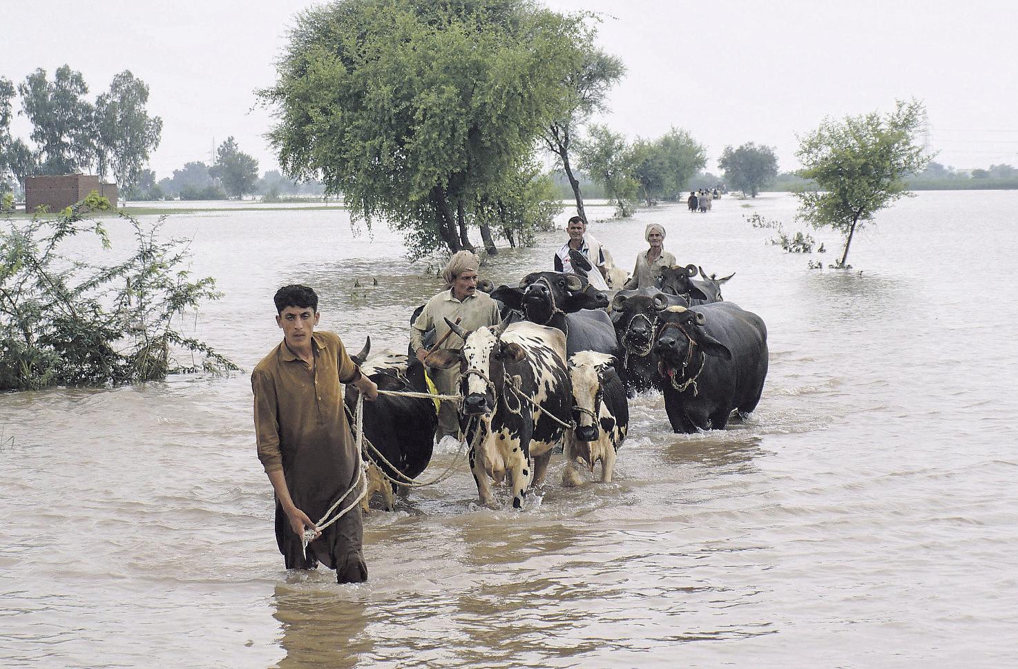 Floods in eastern Pakistan put 2 million people at risk